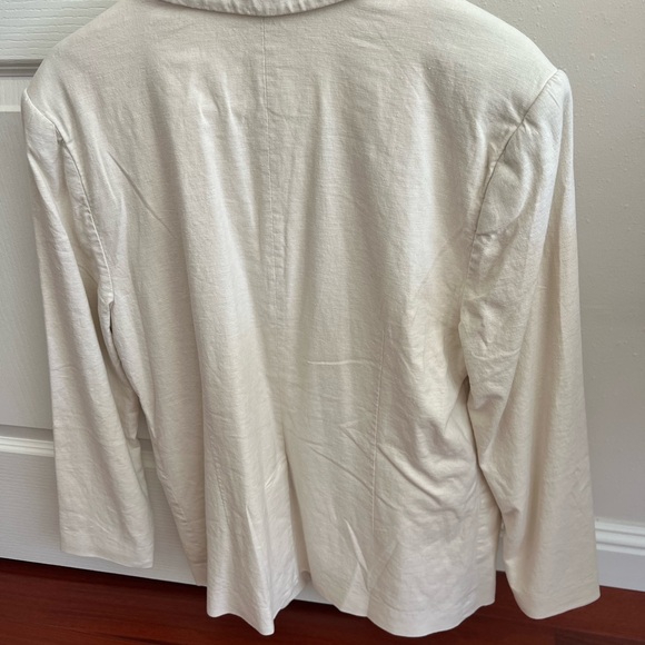 Cream Structured Blazer with Classic Lapel - Picture 6 of 9